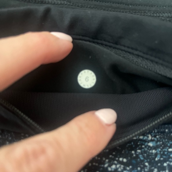 Lululemon Speed Up Shorts - Picture 3 of 6